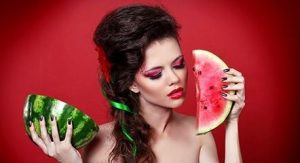 آموزش ماسک صورت هندوانه برای پوستی بی عیب و نقص